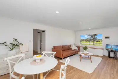 Lujo Studio - Elegant & modern studio - Retreat in Gloucester  Tranquil Rural Escape with Pool & Views