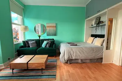 Image de Large flat close to tube zone 2
