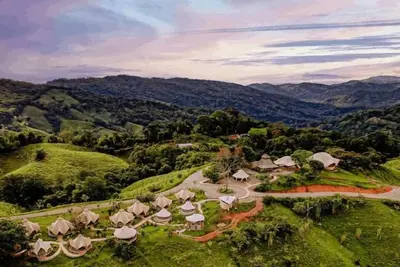Image de Eco Luxe Glamping Nest #6 - 2 Queen Beds at Holos