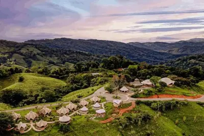 Image de Eco Luxe Glamping Nest #4 - 2 Queen Beds at Holos