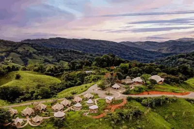 Image de Eco Luxe Glamping Nest #15 - 2 Queen Beds at Holos