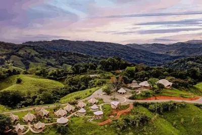 Image de Eco Luxe Glamping Nest #2 - 2 Queen Beds at Holos
