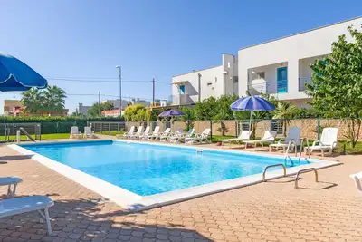 Image de Joli appartement pour 4 personnes avec climatisation, piscine, Tv et balcon