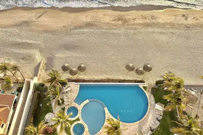 Spectacular view\/sea\/beachfront by PartnerHost