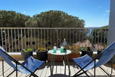 Image de Appartement à 100m de la plage, entièrement rénové, 3 chambres, idéal familles