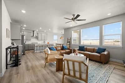 Image de New Listing! Game Room & Hot Tub | Mins to Co Springs