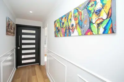 Image de Near Coast - luxury Retreat (2 bdrm - 3bth)