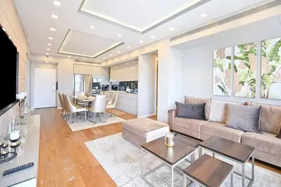 Image de Luxurious 4br with Mamad in Shenkin Area by HolyGuest