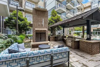 Image de Stylish| 5 Min to Dt| Parking, Gym & W\/D| Sleeps 6