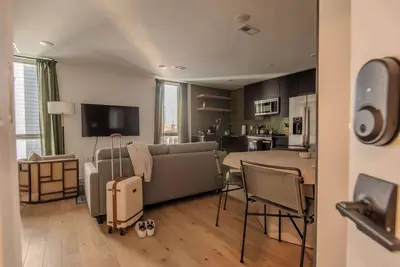 Image de Sosuite | 2br Apt w W/D, Split Level