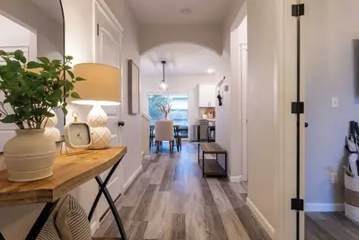 Image de Spacious 4br Wine Country Home, Backyard, Fireplace, Family-Friendly