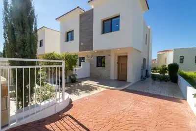 Image de A 2 bedroom modern townhouse within 3 minute walk from the beach!