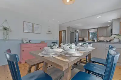 Image de \"Tide Vibes\" at Ferry Beach - a 4 Bed/3 Bath Spacious Retreat for 13!