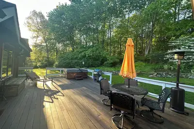 Image de Serene Retreat in the Hills of Westchester