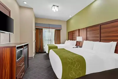 Image de Experience The Best of Roswell - Spacious 2-Rooms w/ Indoor Pool Near Ufo Museum