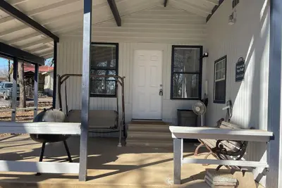 Image de Weekend getaway blocks from Lake Texoma. Boat Launch 4 blocks -Pet Friendly