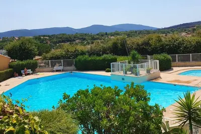 Appartement F2 en résidence avec piscine