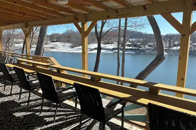 Image de Boone Dockers-3 bed/2 bath lake front house with amazing views/lake access.