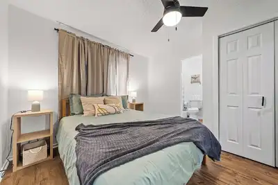 Image de Crew Suite: 2br/2ba | Laundry | Pets l Yard l Easy