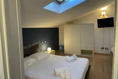 Image de Gorgeous family room with skylight 500 mt from the sea
