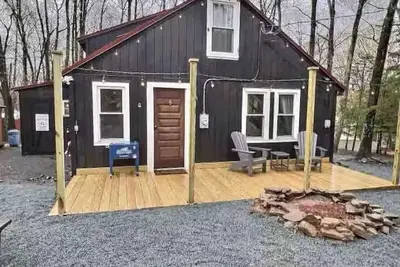 Image de Cozy Cabin with Fireplace, Firepit, Close to Lake