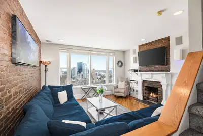 Image de Breathtaking views of Pittsburgh from Mt. Washington! Rooftop deck + parking!