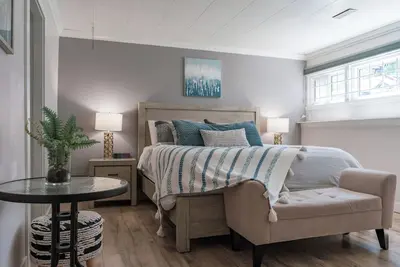 Image de Close to downtown/ A yard where Deer roam/ Pet-Friendly