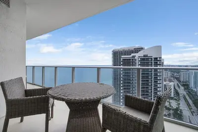 Image de Charming 1-bedroom oceanfront apartment in Lyfe Resort with ocean and city views