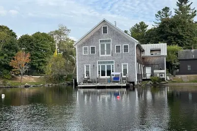 Image de More Boathouse than Lakehouse