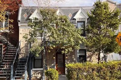 Image de Copropriété de 2 Cac avec terrasse et stationnement en face du Métro