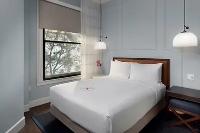 Image de Mono Queen at Axiom Hotel, 2 Units, Pets Allowed, Parking