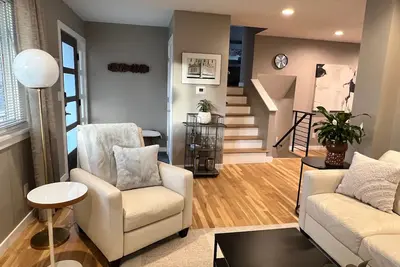 Image de Feels Like Home! Quiet, clean, tastefully-updated, backs to Open Space