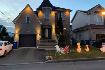 Image de Chic Spacious Basement Pool WellServed No Kitchen