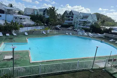 Image de Suite appart avec Vue Mer et Piscine à Gosier -Idéale pour Séjour Inoubliable