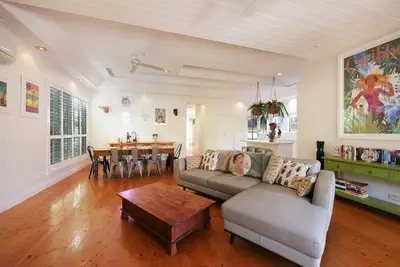 3 bdrm house in Cbd sleeps 6