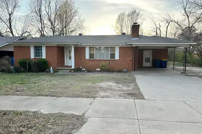 Image de Charming old 3-bedroom house with WiFi, & central heat & air in central Cabot