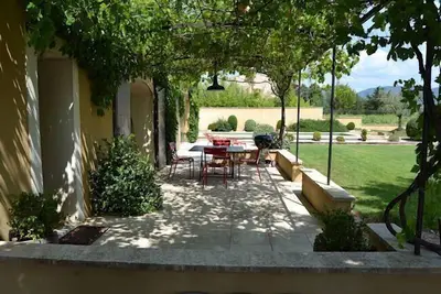 Image de A Violès, Vaucluse, maison de vacances d'exception, climatisée, piscine chauffée.
