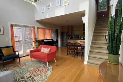 Private Cottage with soaring vaulted ceiling