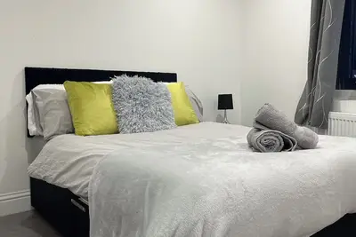 Image de Sleek 2 Bed Oasis Croydon -Sunset views - Sleeps 6 - Family Friendly