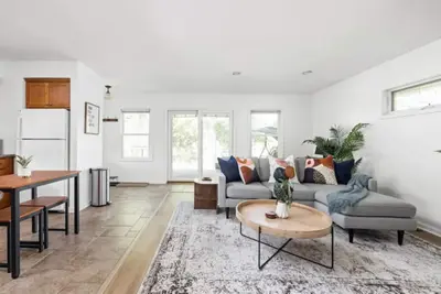 Charming Riverfront 2-bedroom house minutes from Broad Ripple