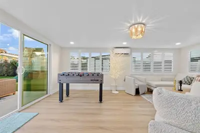 Image de Stylish 4bdr home for up to 13 guests - close to Disney and Knott’s