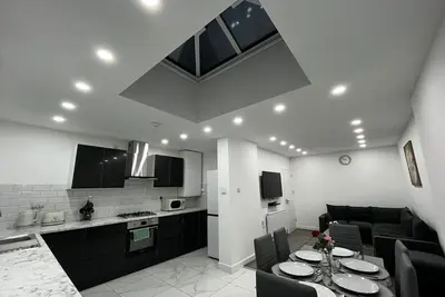 Image de Spacious 4 Bed Home - Sleeps 7, Garden & Parking