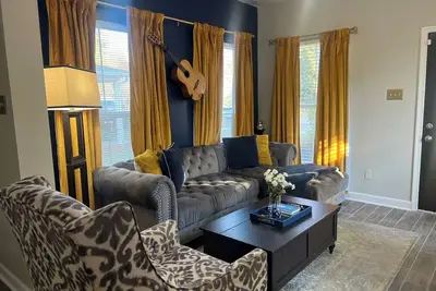 Image de No clean up Fees or Chores at this Jazzy Memphis Downtown Home