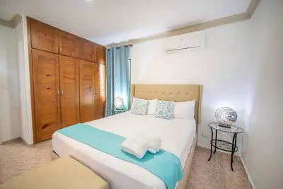 Image de Vibrant 2br – Pool, Close to Beach & Clubs, Guest-Friendly Stay