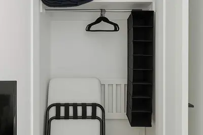 Image de Modern, Cozy and Central Basement Unit! Close to Everything! !