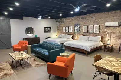 Image de Livie’s Loft\nTrendy loft on Main Street