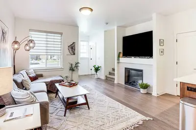 Image de Hike, Bike & Ski: All-Season Bend Escape