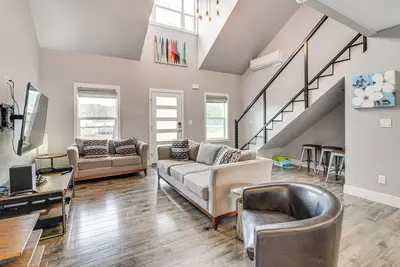 Image de 1 Mi to Oregon Dunes: Quiet Getaway w/ Deck