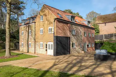 Image de Harbour Edge Summary: