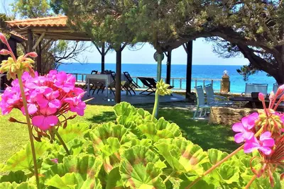 Image de Genari Beach Apartments - Appartement Mer & Jardin